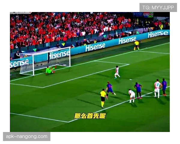 在控球体系下莫德里奇与伊涅斯塔创造分散传球模式