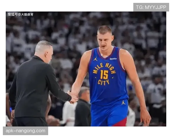 奥拉朱旺背身单打压制约基奇盖帽主导禁区