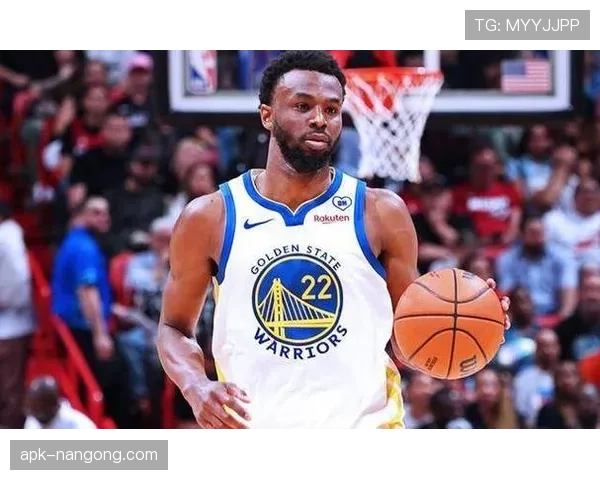 威金斯突破制造多次助攻提升勇士关键回合效率