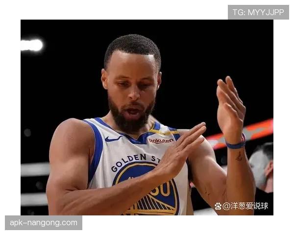 库里三分出手拉高进攻效率，逆转勇士关键局势