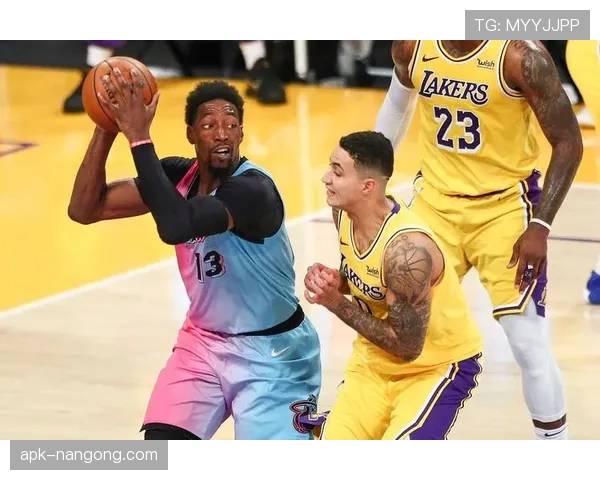 库兹马无球切入提升得分效率明显，助湖人拉开空间