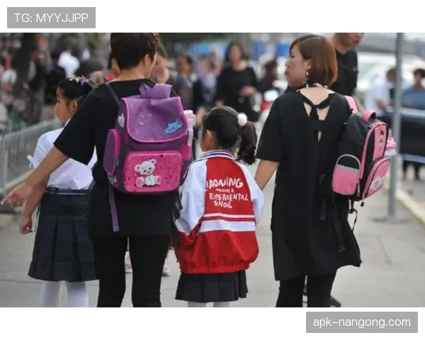 董志豪训练完直接拎着爱马仕去接娃？