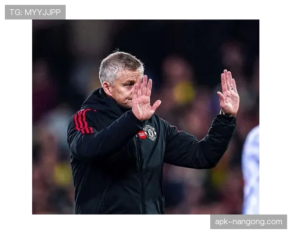 曼联更衣室矛盾再度曝光，内部稳定性承压或将影响后续关键战