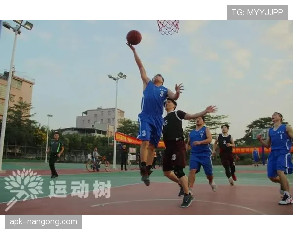 篮球比赛中快攻犯规判定的规则详解